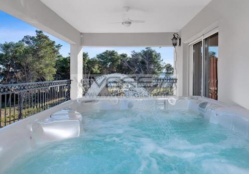 Jacuzzi