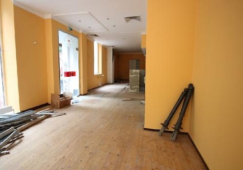 Gewerbeeinheit rechts