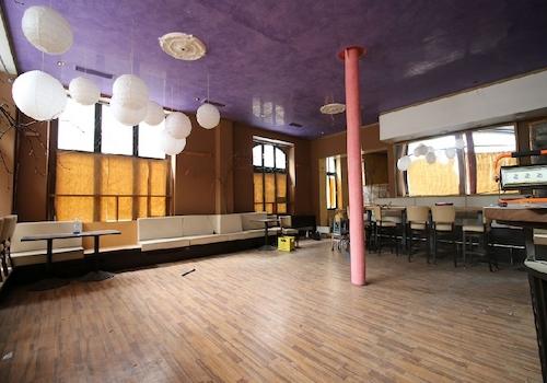 Gewerbeeinheit links