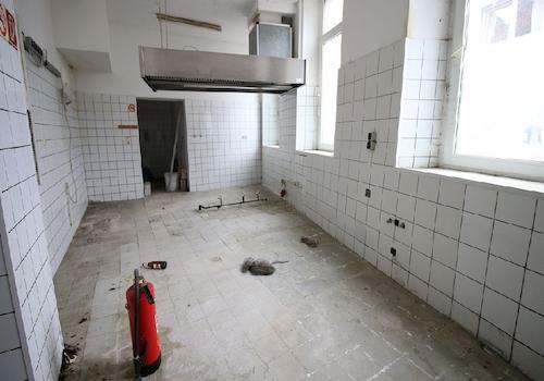 Gewerbeeinheit rechts