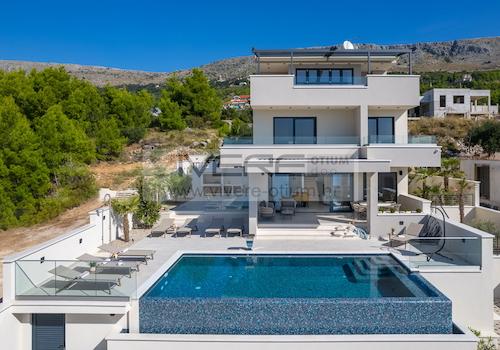 Moderne Villa mit Infinity-Pool