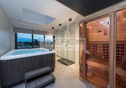 Whirlpool & Dusche