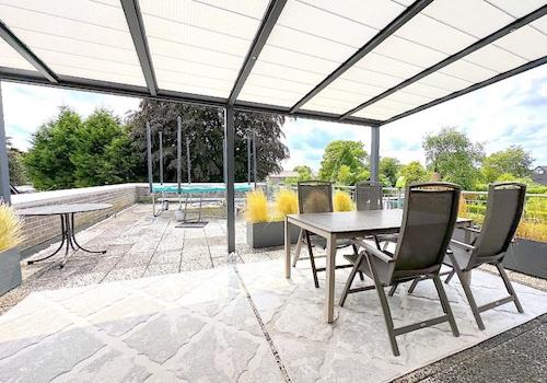 BLICK AUF DIE SONNENTERRASSE