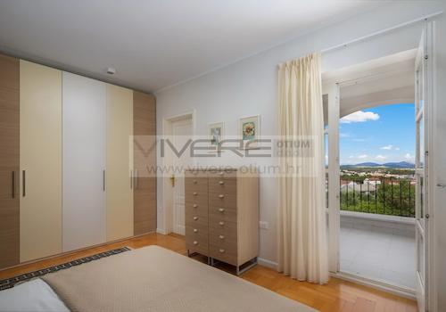 Master-Bedroom mit Balkon
