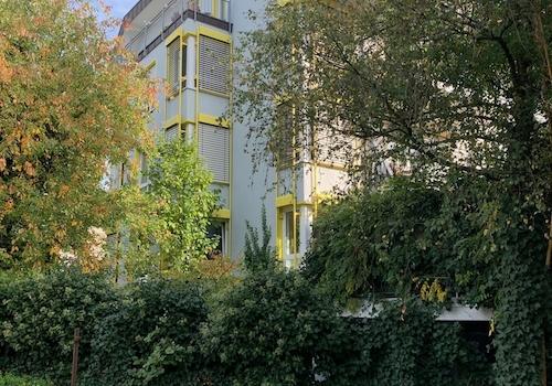 Höhe des Nachbargebäude