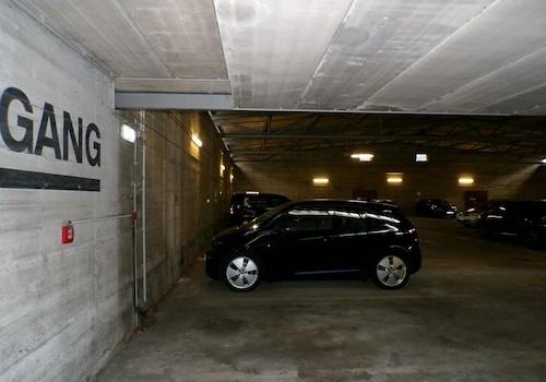 6 Blich vom Eingang entlang obere Hallenwand