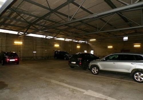 10 Blick schräg durch die Halle