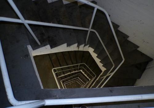 13d inneres Treppenhaus, Zugang großer Nebenraum