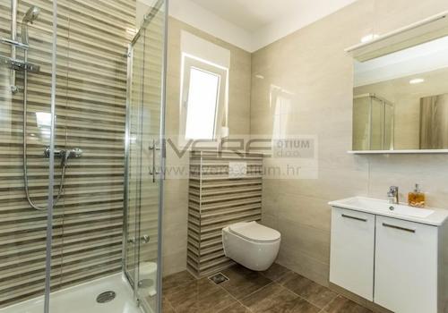 Apartment 1: Bathroom