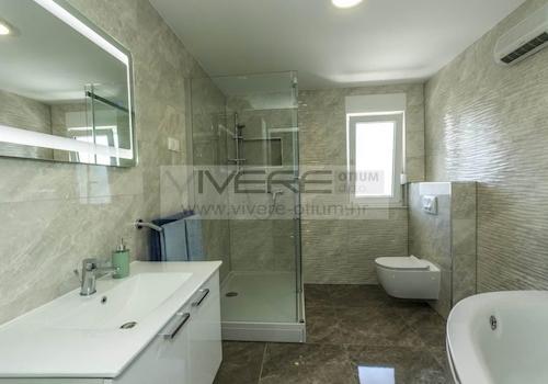 Apartment 3: Badezimmer im 1.OG.
