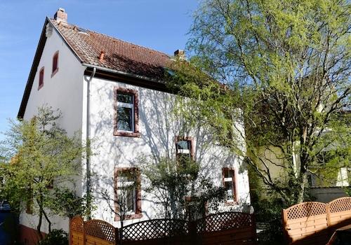 stilvolles 1- bis 2-Familenhaus