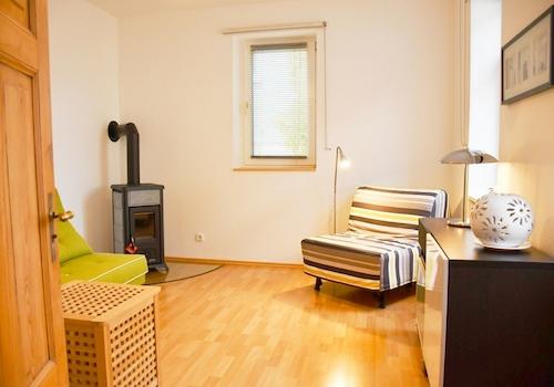 Zimmer mit Kaminofen
