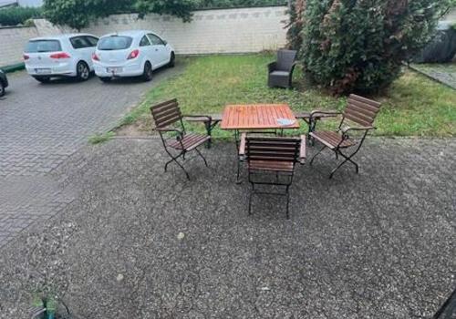 12 Hof und Garten und Stellplätze