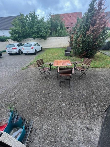 12 Hof und Garten und Stellplätze