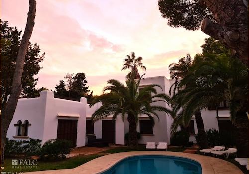 Haus mit Pool/casa con piscina/house with pool