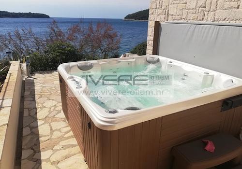 Jacuzzi