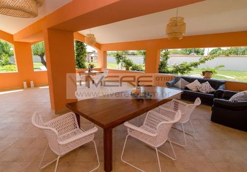 Überdachte Terrasse von 64 m2