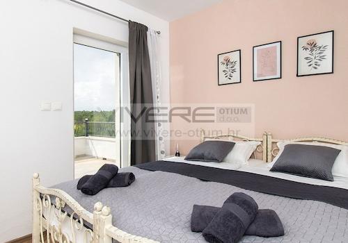 Schlafzimmer mit privater Terrasse