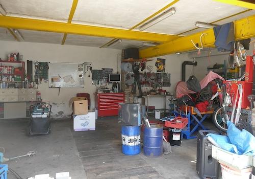 Werkstatt Nebengebäude ( früher Pferde Stallungen )