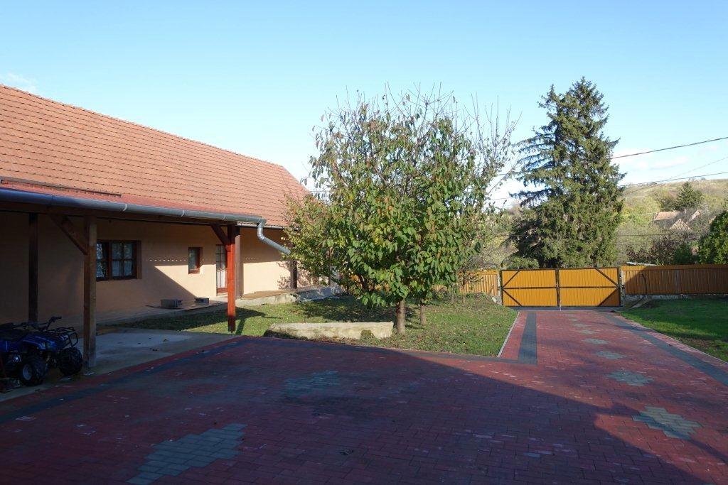 049 (2)
