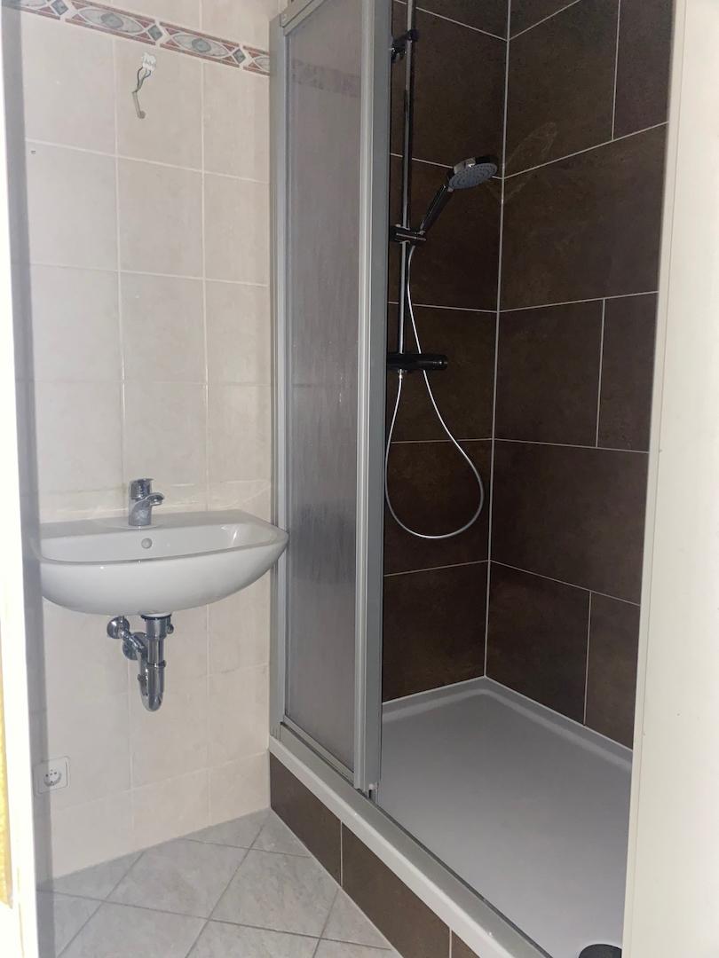 Bad - Dusche mit RW-Anlage