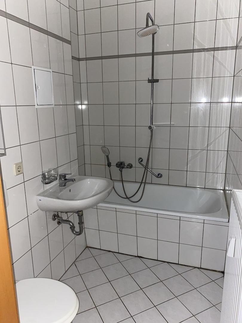 Bad  /  Regendusche