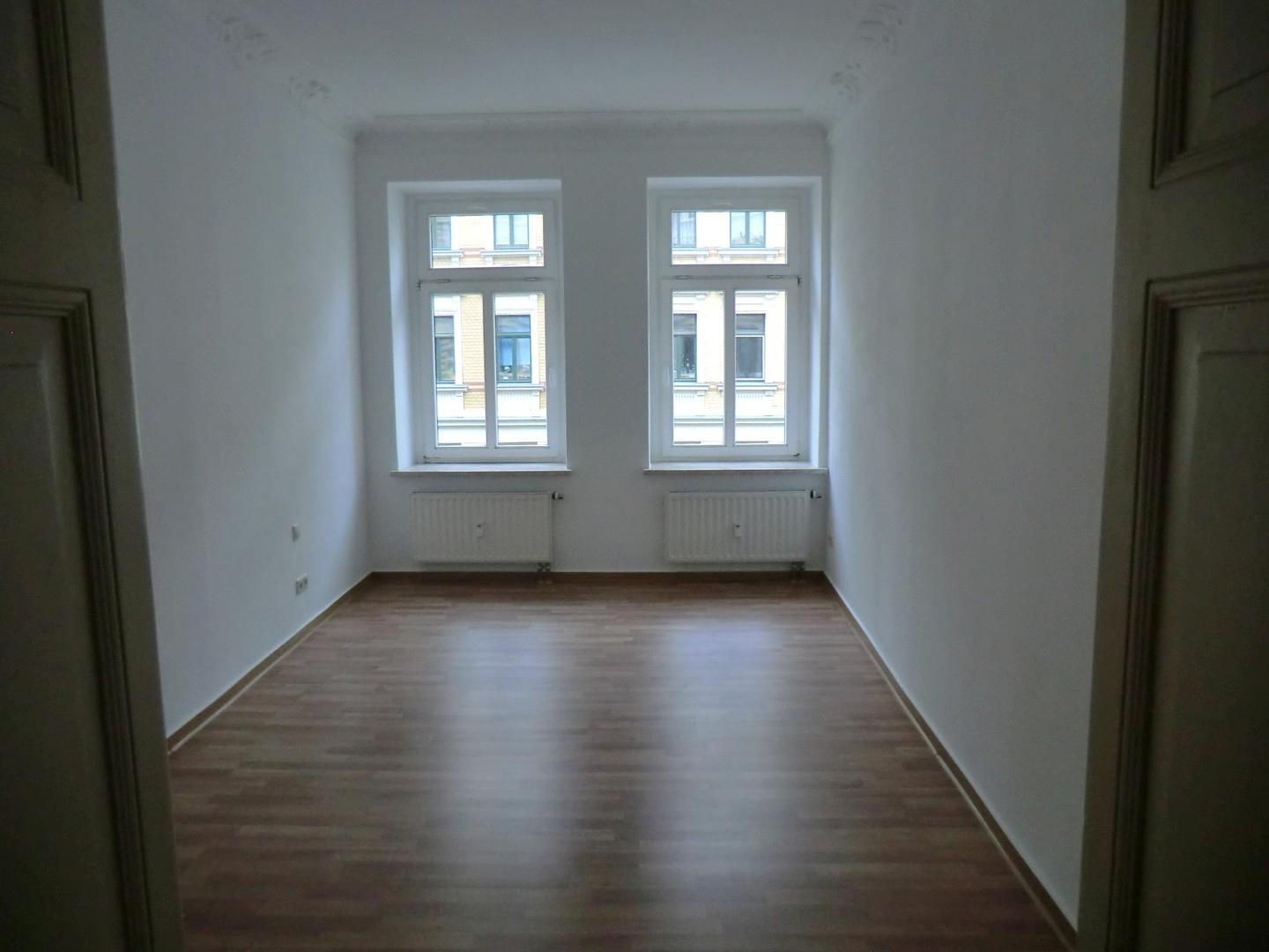 Zimmer mit Deckenstuck