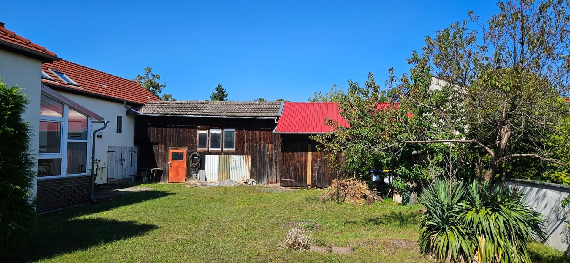 Hof, Wintergarten,Nebengebäude
