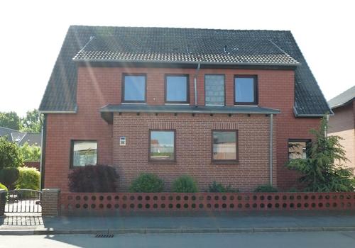 Das Haus in der Frontansicht