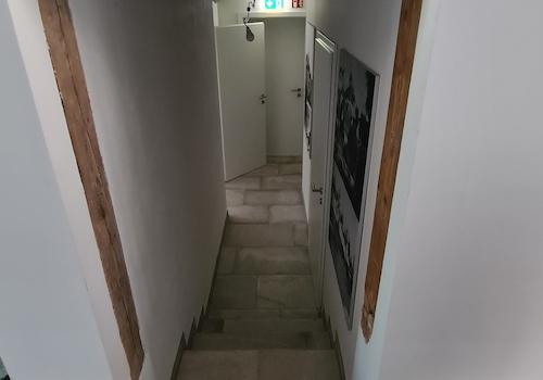 Flur zur Küche und WC