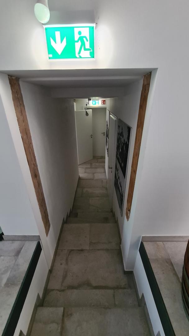 Flur zur Küche und WC