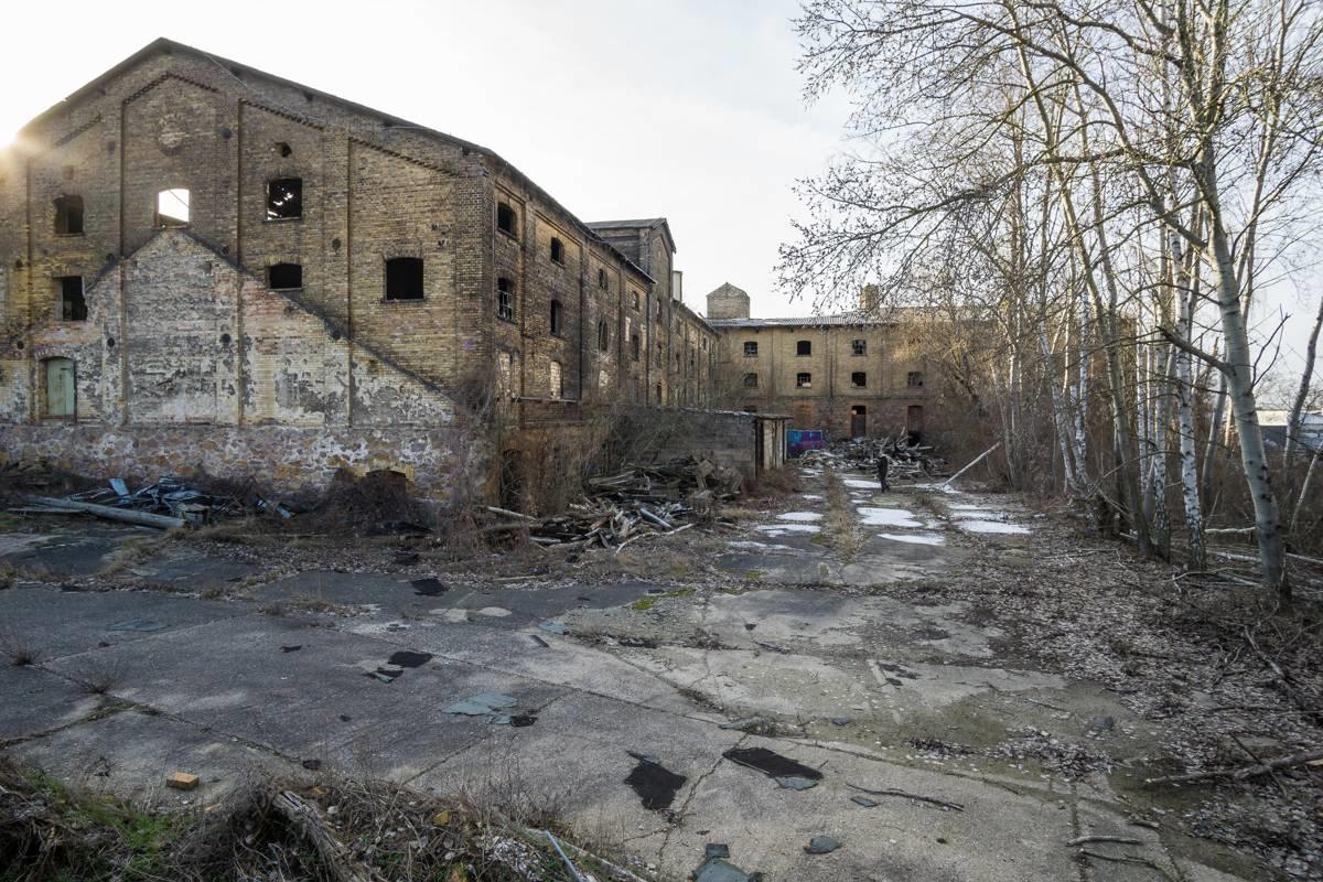 Blick auf beide Produktionsgebäude