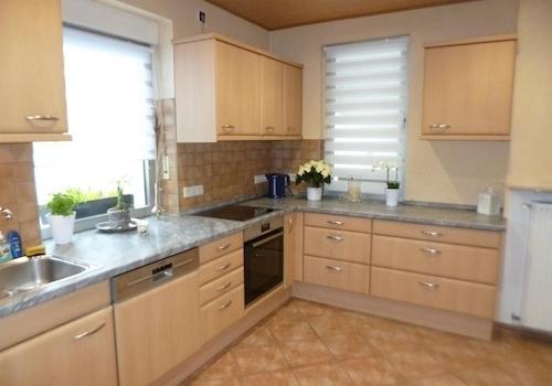 Küche mit 2 Fenstern