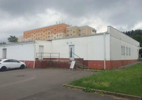 Rückseite LKW-Zufahrt, Hof m. Parkfläche