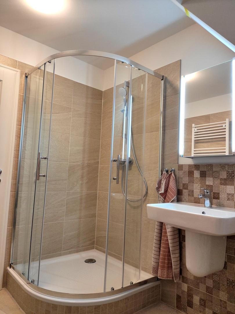 1-Meter-Runddusche