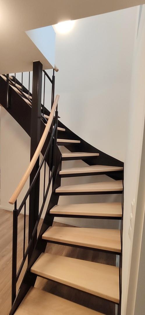 Treppe zwischen den Geschossen