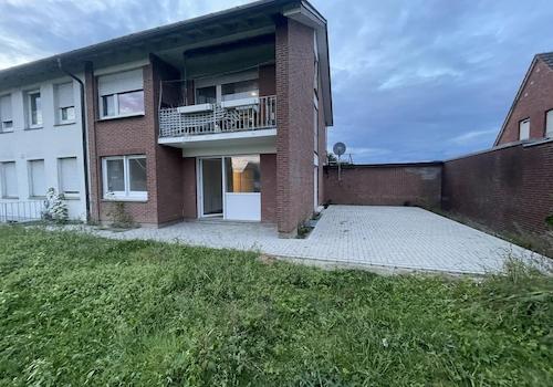 Terasse und Eingang Wohnzimmer