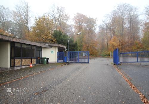 Zufahrt - Pförtnerhaus