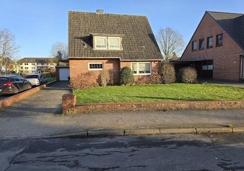 Hausansicht/ Straße