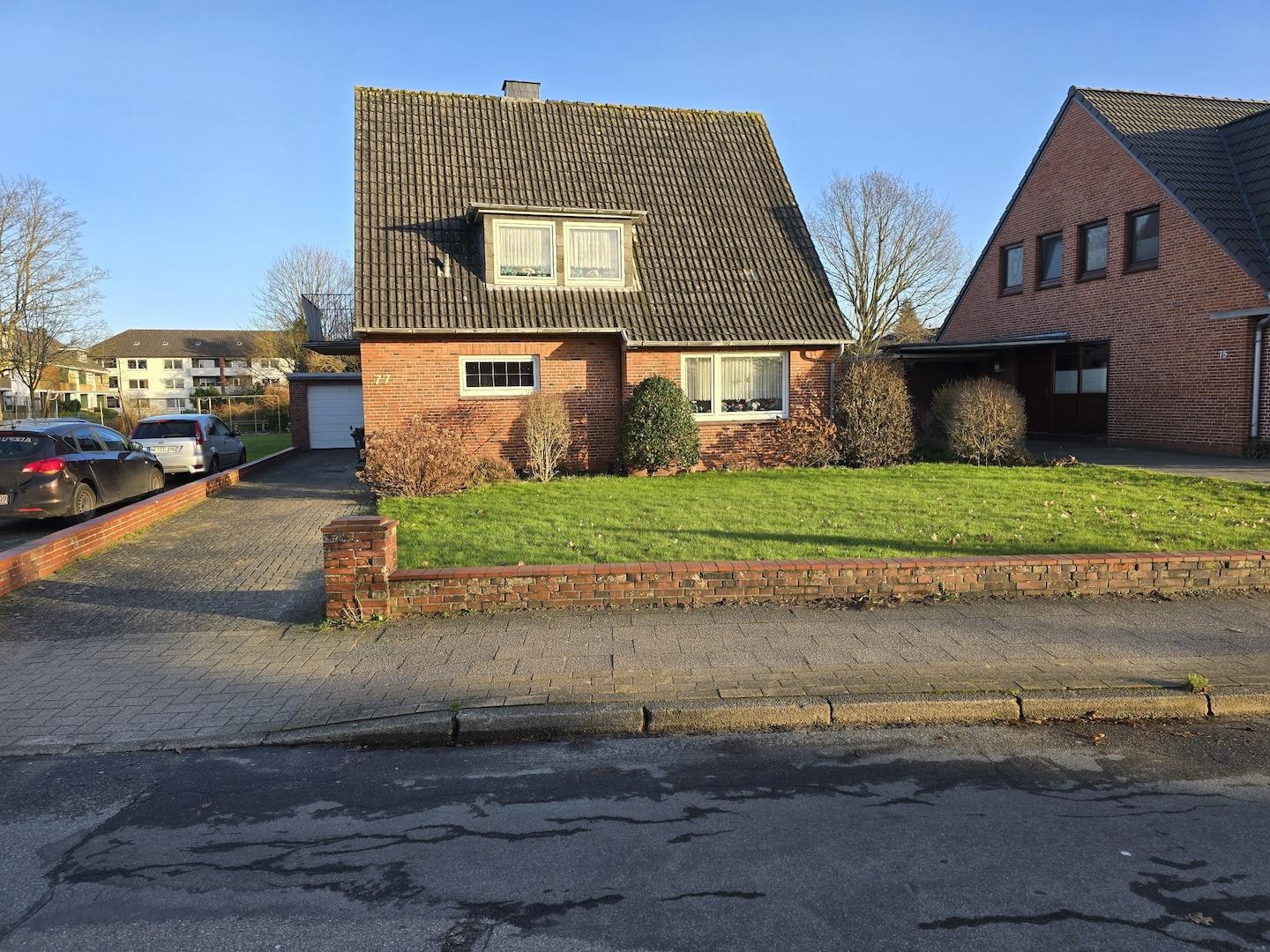 Hausansicht/ Straße