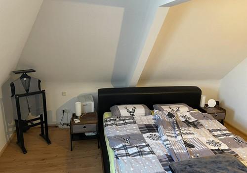 Schlafzimmer 1