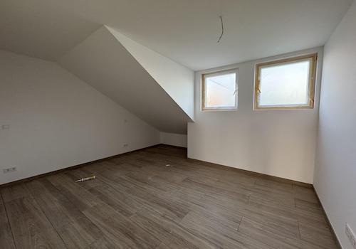 Kinderzimmer/ Büro 2