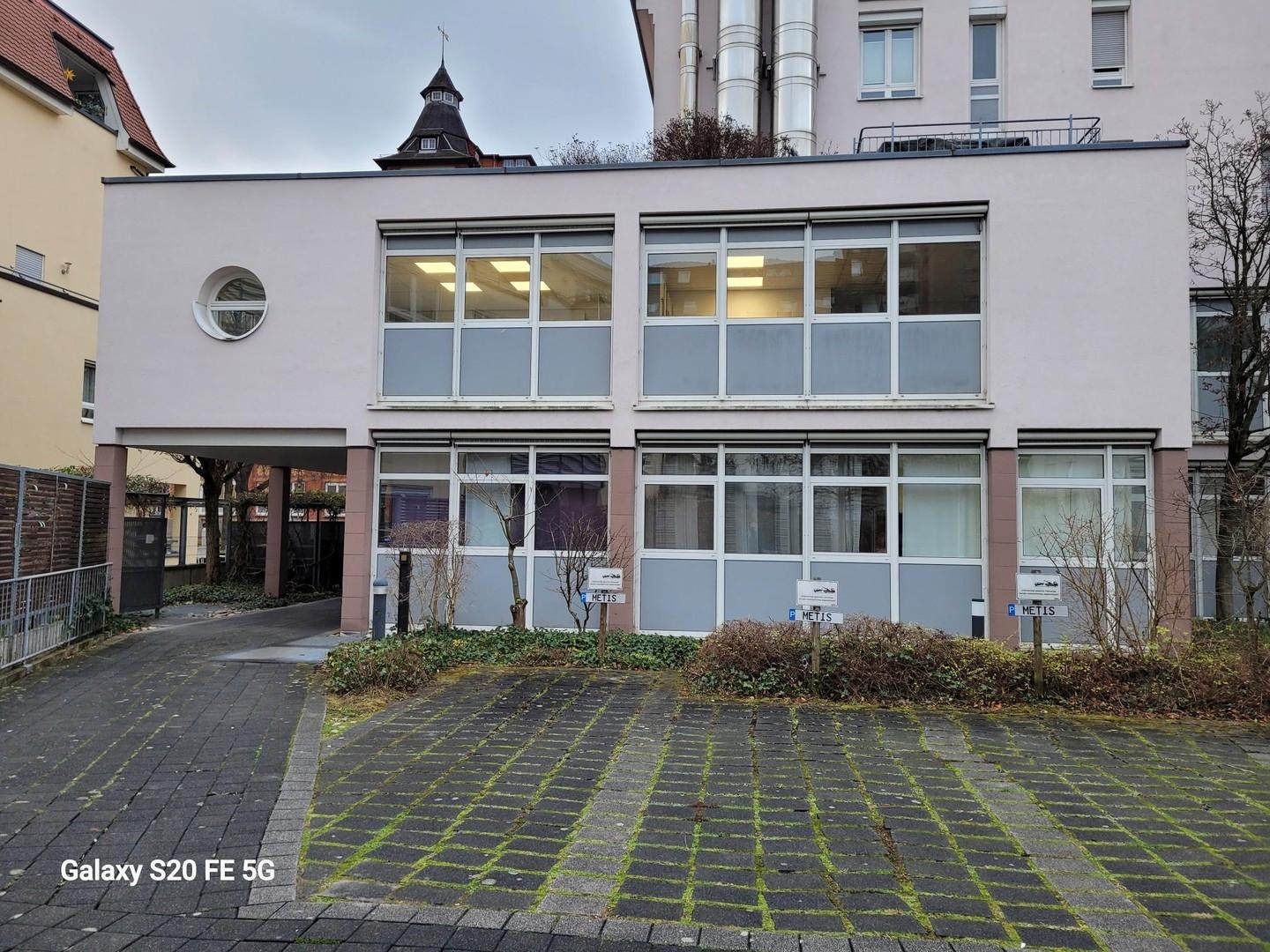 Büro 1.OG und Stellplätze