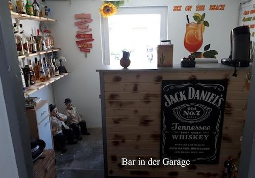 Bar in dem Garagenhaus