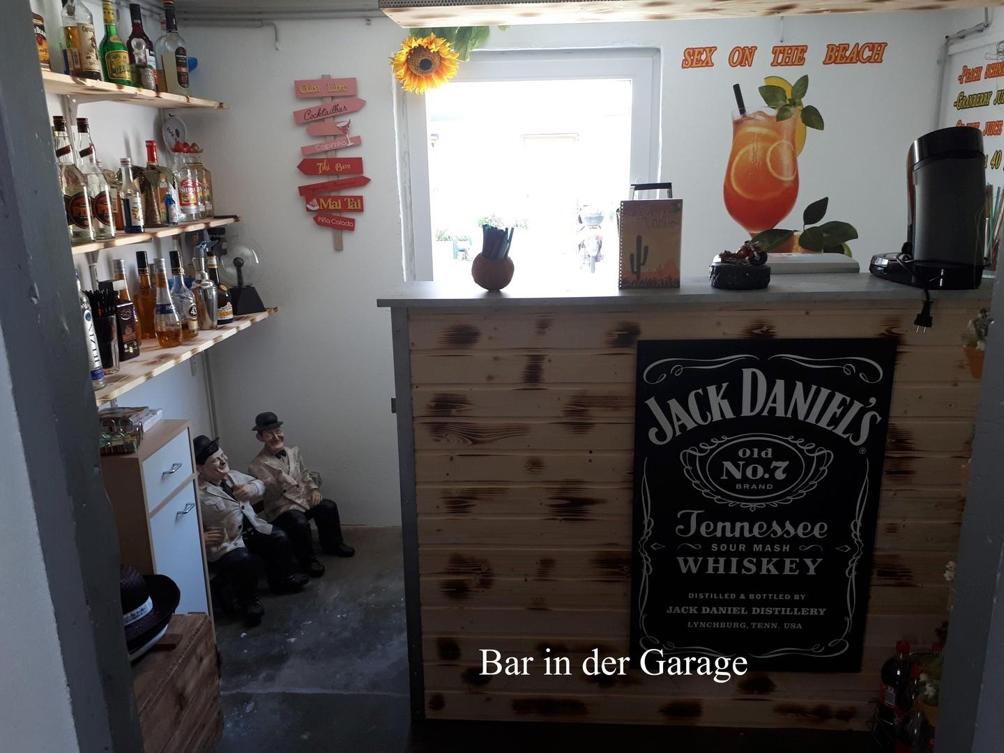 Bar in dem Garagenhaus