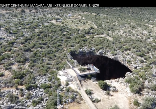 Eingang der Höhle Himmel und Hölle