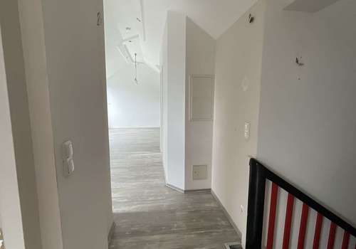 Entrée in ein offen gestaltetes Zuhause