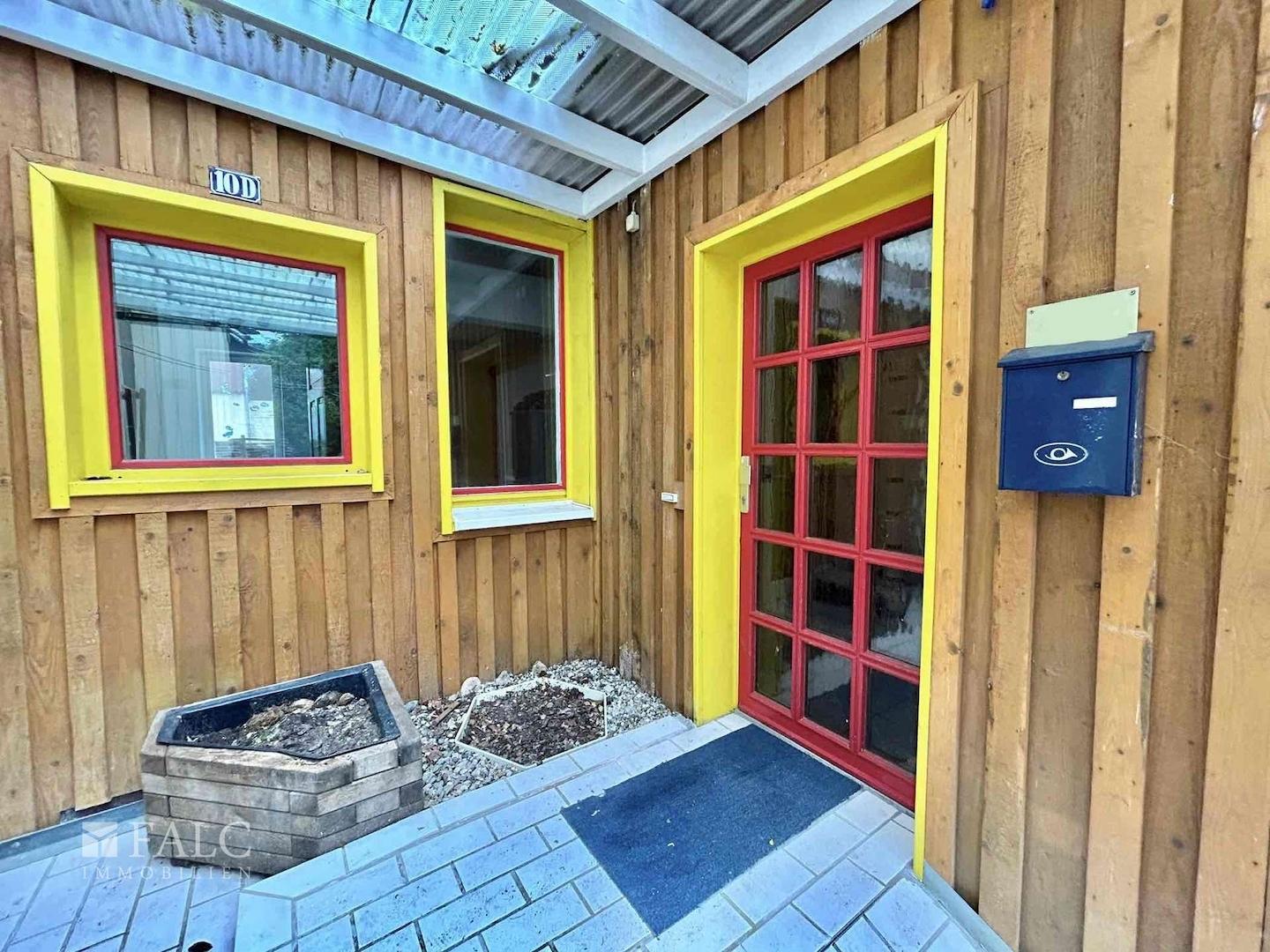 Eingangsbereich und Fassade