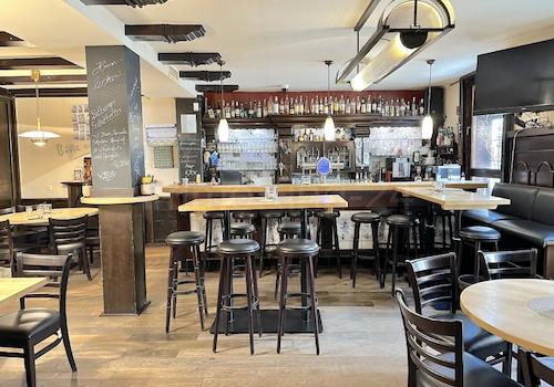 THEKEN- UND BAR BEREICH