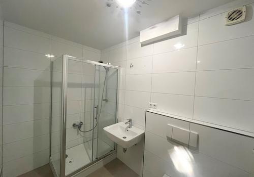 Bad DG links Haus 41a